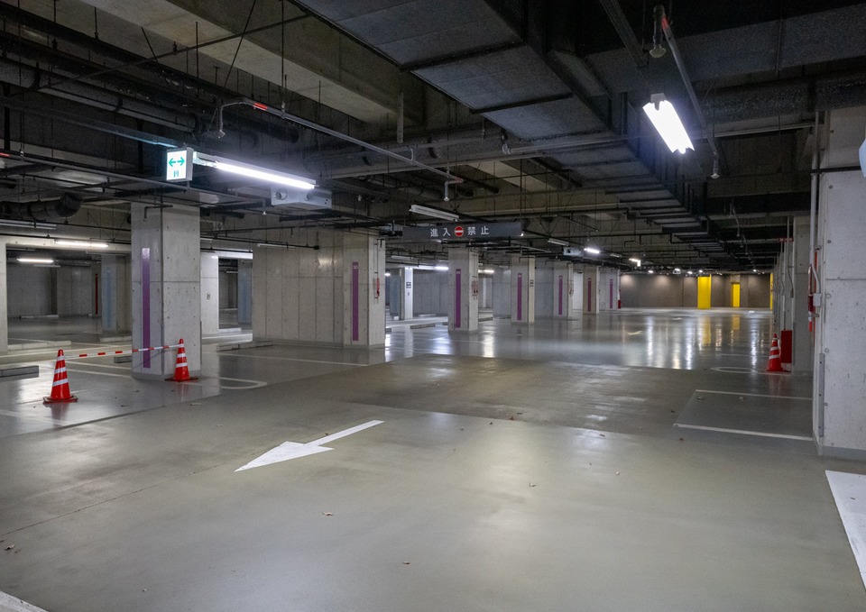 横浜市北部斎場の地下駐車場